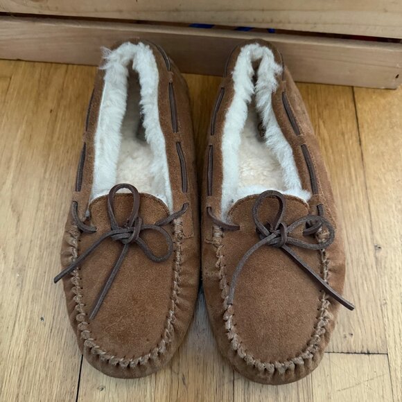 UGG Size 6 Chestnut Brown Suede Dakota Sheepskin Lined Moccasin Slippers Shoes - Picture 5 of 16